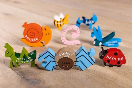 Creepy Crawlies Jigsaw Puzzle In Irish (As Gaeilge) - Image 2