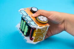 CircuitMess STEM Adventure Planck -Hape Shop DSC01458 1024x1024 866e05bc 81a6 405d ae47 b09016b7e22b