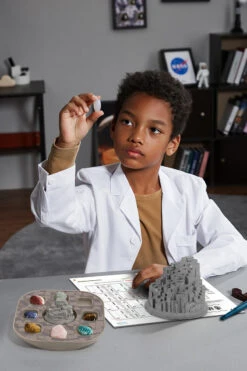 Ireland's Giant's Causeway Gemstone Dig Kit -Hape Shop giantscausewaydigkit 1